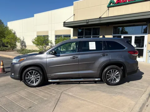 Another view of 2018 Toyota Highlander Hybrid XLE for sale in Littleton, CO at AutoTrek