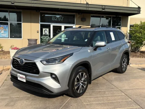 Photos of 2021 Toyota Highlander Hybrid XLE for sale in Littleton, CO at AutoTrek