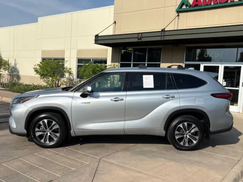 Another view of 2021 Toyota Highlander Hybrid XLE for sale in Littleton, CO at AutoTrek