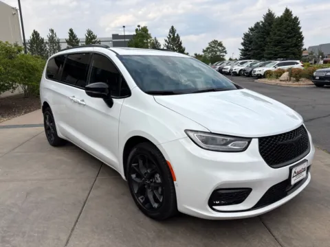 More photos of 2023 Chrysler Pacifica Limited at AutoTrek, CO