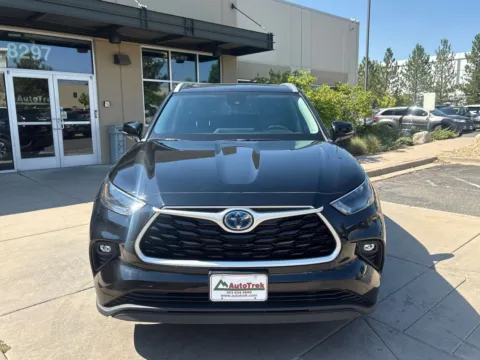 More photos of 2023 Toyota Highlander Hybrid XLE at AutoTrek, CO