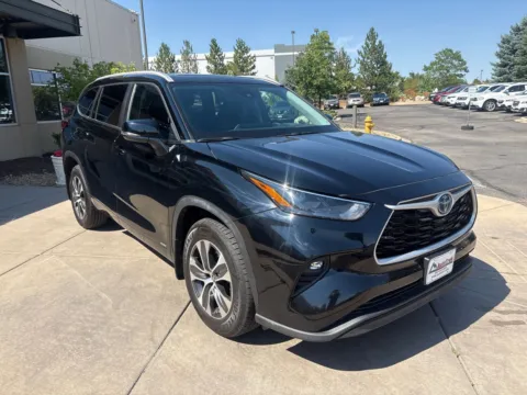 More photos of 2023 Toyota Highlander Hybrid XLE at AutoTrek, CO