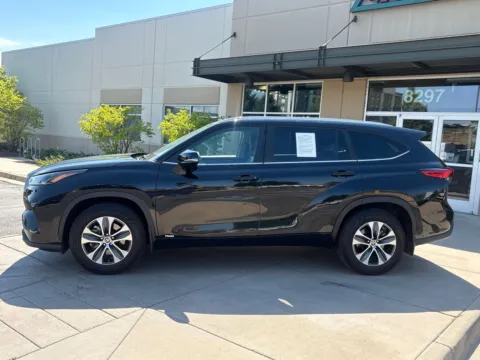 Another view of 2023 Toyota Highlander Hybrid XLE for sale in Littleton, CO at AutoTrek