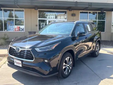 Photos of 2023 Toyota Highlander Hybrid XLE for sale in Littleton, CO at AutoTrek