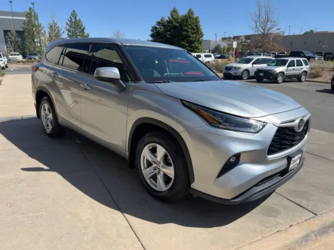 More photos of 2021 Toyota Highlander LE at AutoTrek, CO