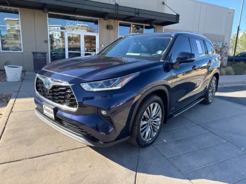 Photos of 2020 Toyota Highlander Hybrid Platinum for sale in Littleton, CO at AutoTrek