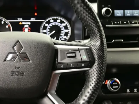 More photos of 2024 Mitsubishi Outlander SE at Dorsett Hyundai, IN