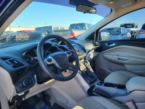 More photos of 2015 Ford Escape SE at Dorsett Hyundai, IN