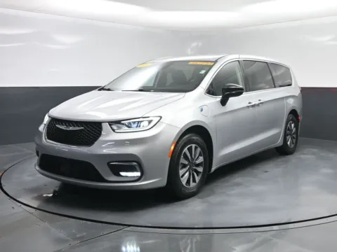 Silver 2024 Chrysler Pacifica Hybrid Select for sale in Terre Haute, IN