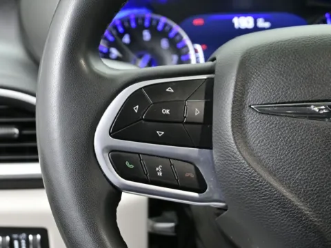 More photos of 2022 Chrysler Pacifica Touring L at Dorsett Hyundai, IN