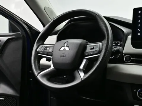 More photos of 2025 Mitsubishi Outlander SE at Dorsett Hyundai, IN