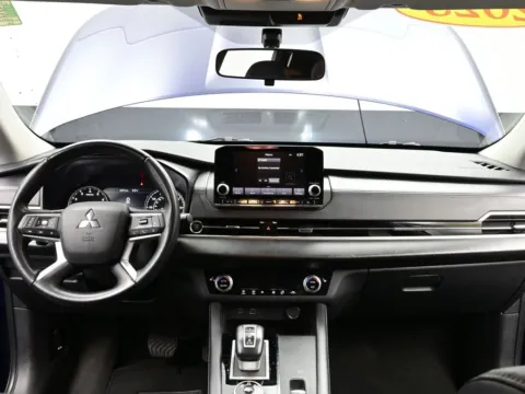 Photos of 2023 Mitsubishi Outlander SE Special Edition for sale in Terre Haute, IN at Dorsett Hyundai