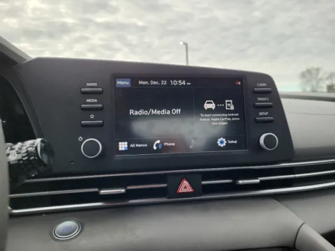 More photos of 2022 Hyundai Elantra SEL at Dorsett Hyundai, IN