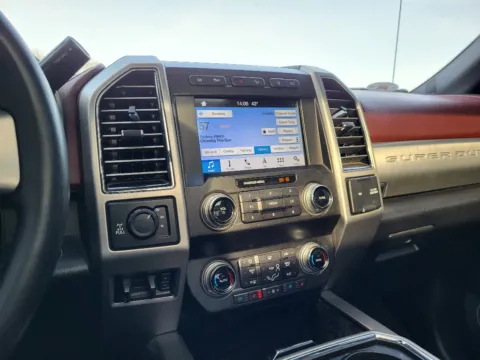 More photos of 2019 Ford F-250 Super Duty Platinum at Dorsett Hyundai, IN