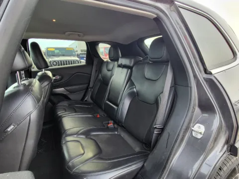 More photos of 2020 Jeep Cherokee Latitude Plus at Dorsett Hyundai, IN