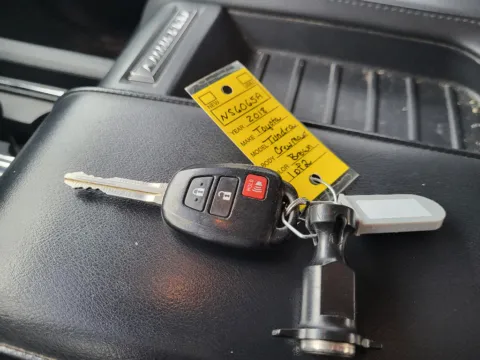 More photos of 2018 Toyota Tundra Limited at Dorsett Hyundai, IN