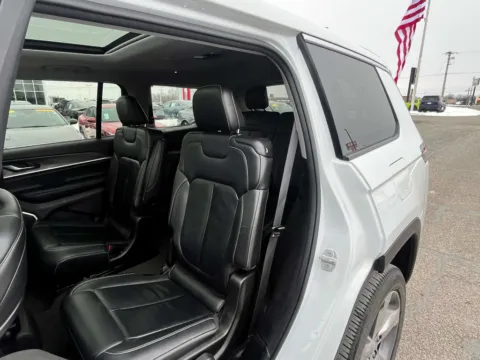 More photos of 2022 Jeep Grand Cherokee L Limited at Dorsett Hyundai, IN