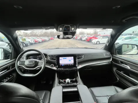 More photos of 2024 Jeep Wagoneer L Series II at Dorsett Hyundai, IN