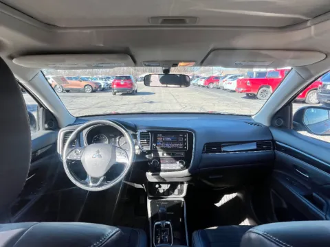 More photos of 2019 Mitsubishi Outlander SE at Dorsett Hyundai, IN