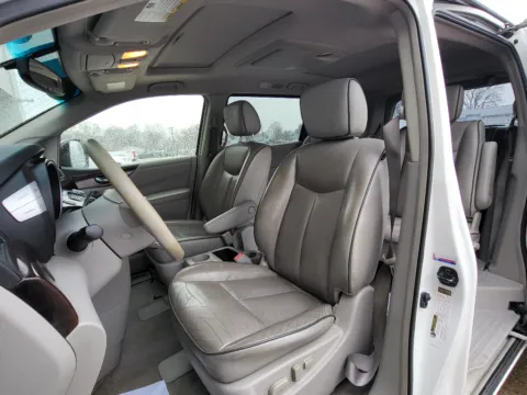 More photos of 2012 Nissan Quest SL at Dorsett Hyundai, IN