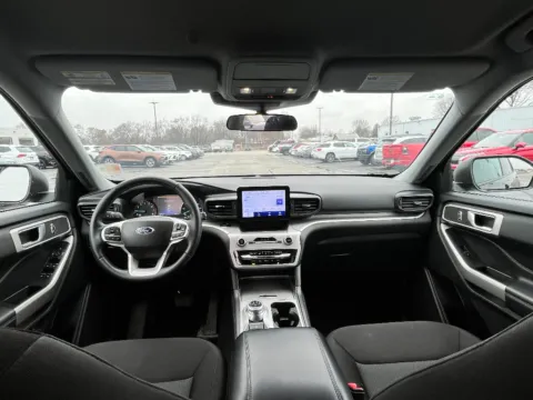 More photos of 2023 Ford Explorer XLT at Dorsett Hyundai, IN