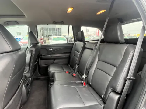 More photos of 2022 Honda Pilot EX-L at Dorsett Hyundai, IN