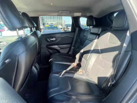 More photos of 2019 Jeep Cherokee Limited at Dorsett Hyundai, IN