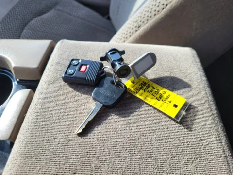 More photos of 2000 Ford F-150 Work Series at Dorsett Hyundai, IN