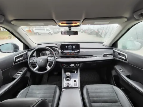 Photos of 2023 Mitsubishi Outlander SE for sale in Terre Haute, IN at Dorsett Hyundai