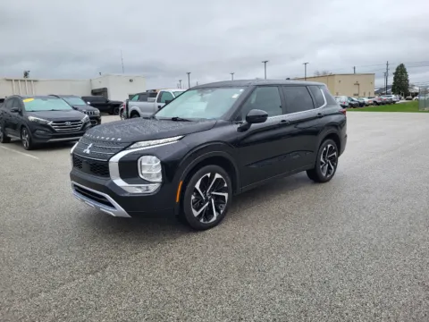 Black 2023 Mitsubishi Outlander SE for sale in Terre Haute, IN