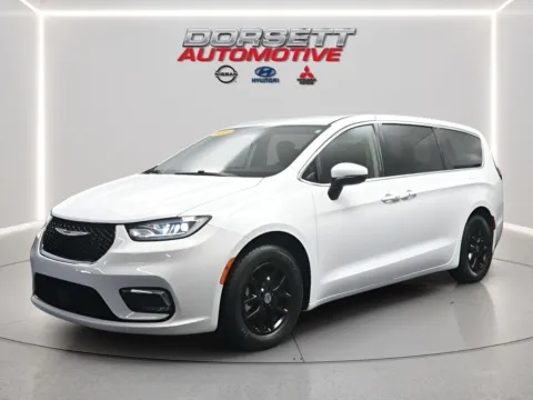 White 2023 Chrysler Pacifica Touring L for sale in Terre Haute, IN