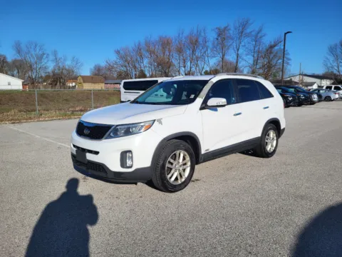 White 2015 Kia Sorento LX for sale in Terre Haute, IN