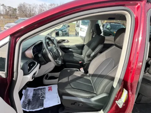 More photos of 2023 Chrysler Voyager LX at Dorsett Hyundai, IN