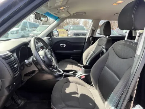 More photos of 2016 Kia Soul at Dorsett Hyundai, IN