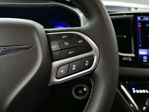 More photos of 2025 Chrysler Pacifica Select at Dorsett Hyundai, IN