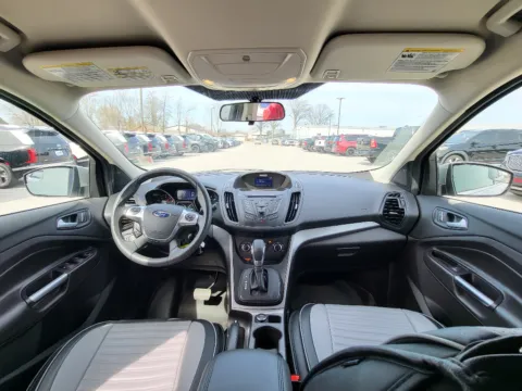 Photos of 2015 Ford Escape SE for sale in Terre Haute, IN at Dorsett Hyundai