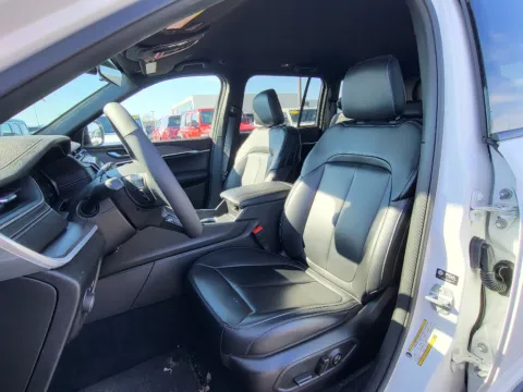 More photos of 2025 Jeep Grand Cherokee Limited at Dorsett Hyundai, IN