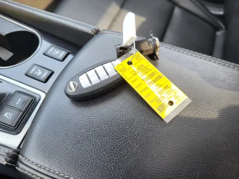 More photos of 2023 Nissan Maxima SL at Dorsett Hyundai, IN