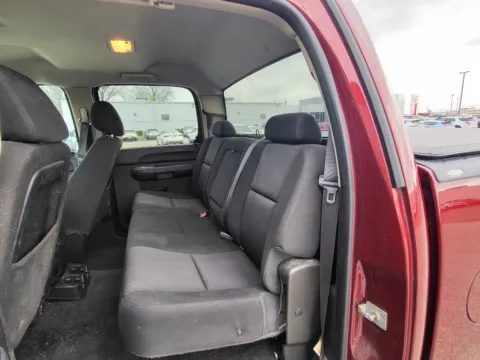 More photos of 2013 GMC Sierra 1500 SLE at Dorsett Hyundai, IN