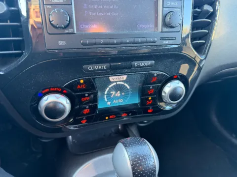 More photos of 2013 Nissan Juke SL at Dorsett Hyundai, IN