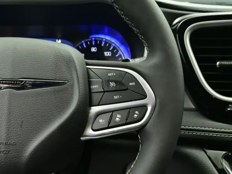 More photos of 2026 Chrysler Pacifica Select at Dorsett Hyundai, IN