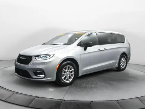 Silver 2026 Chrysler Pacifica Select for sale in Terre Haute, IN