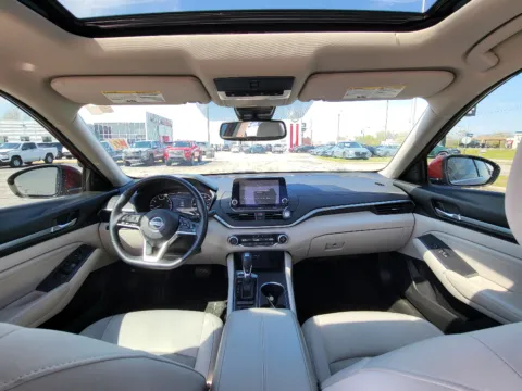 Photos of 2019 Nissan Altima 2.5 SV for sale in Terre Haute, IN at Dorsett Hyundai