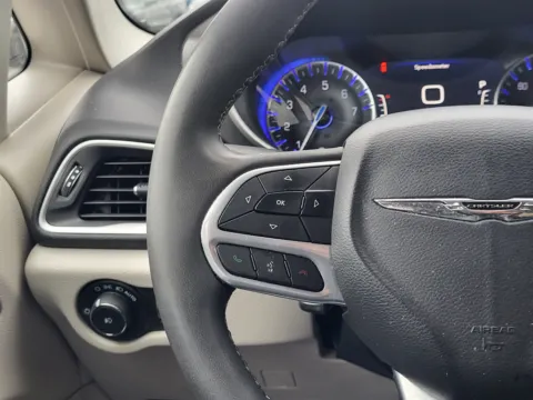 More photos of 2023 Chrysler Pacifica Touring L at Dorsett Hyundai, IN