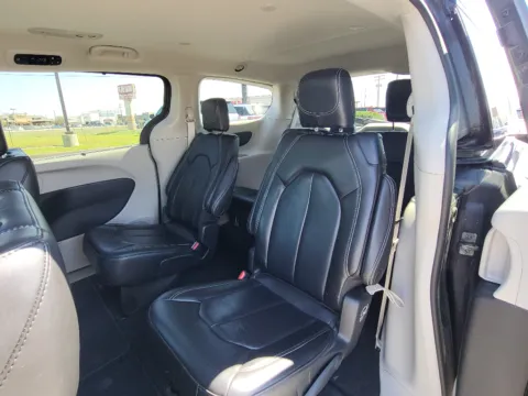 More photos of 2023 Chrysler Pacifica Touring L at Dorsett Hyundai, IN