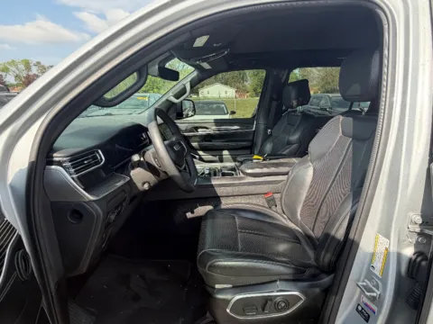 Photos of 2022 Jeep Wagoneer Series III for sale in Terre Haute, IN at Dorsett Hyundai