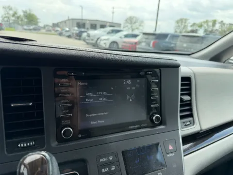 More photos of 2020 Toyota Sienna XLE at Dorsett Hyundai, IN