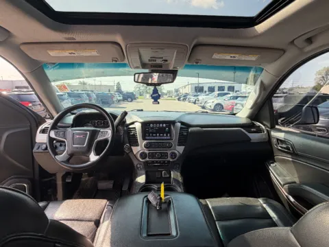 Another view of 2020 GMC Yukon XL 1500 SLT for sale in Terre Haute, IN at Dorsett Hyundai