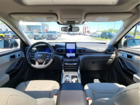 Photos of 2023 Ford Explorer Platinum for sale in Terre Haute, IN at Dorsett Hyundai