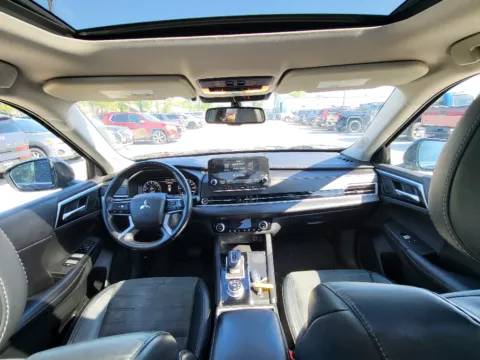 Photos of 2022 Mitsubishi Outlander SE for sale in Terre Haute, IN at Dorsett Hyundai